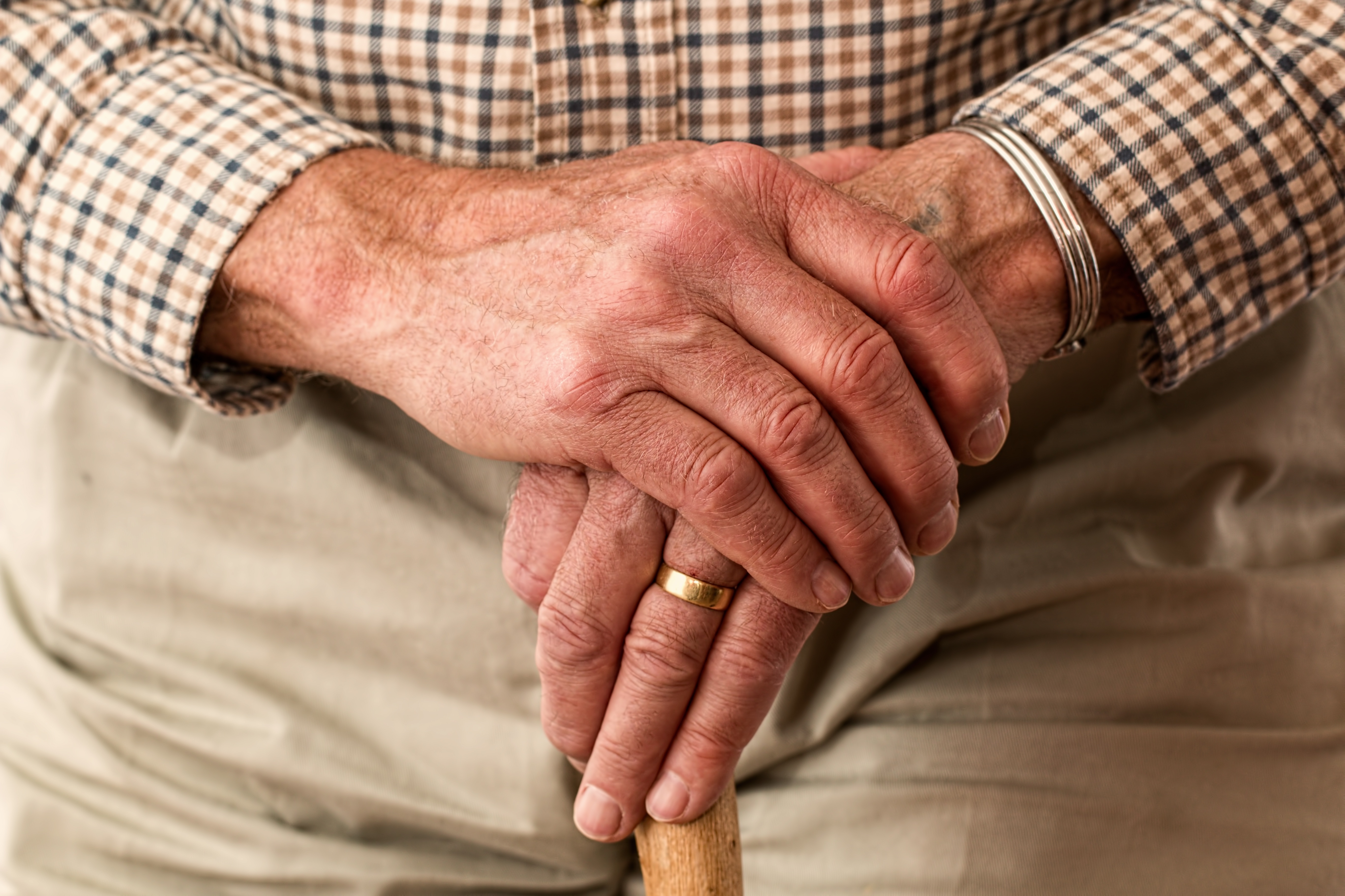 Chi ha l'artrite può qualificarsi per i sussidi di invalidità della Social Security. Scopri come qualificarsi.